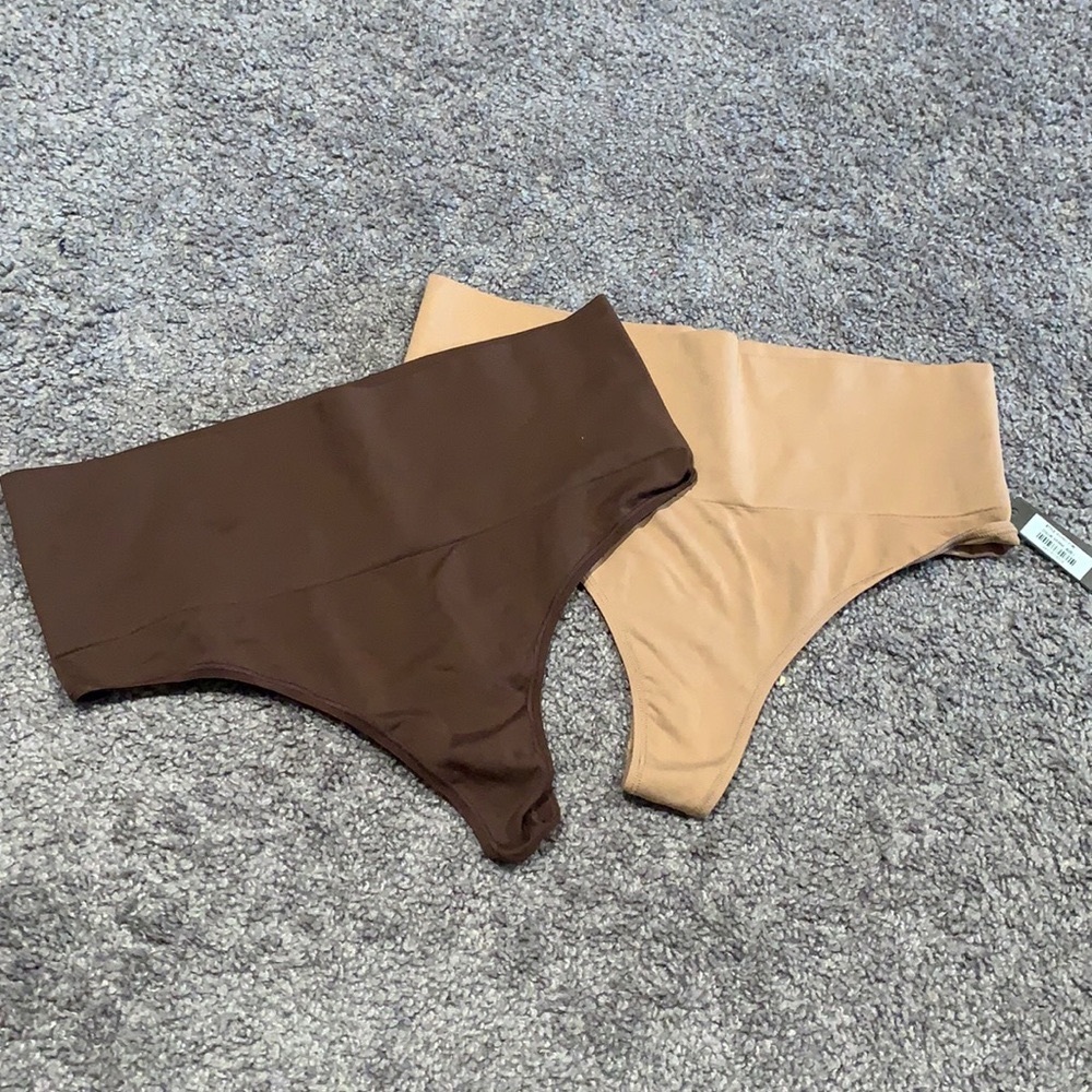 Skims smoothing brown thong ONLY